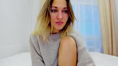 Snapshot of mona_cruz chatting on 9, 1, 2025 Mona online show from 9, 1, 2025