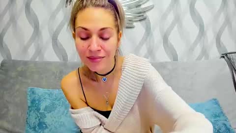 Snapshot of mona_cruz chatting on 15, 2, 2025 Mona online show from 15, 2, 2025