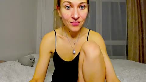Snapshot of mona_cruz chatting on 12, 3, 2025 Mona online show from 12, 3, 2025
