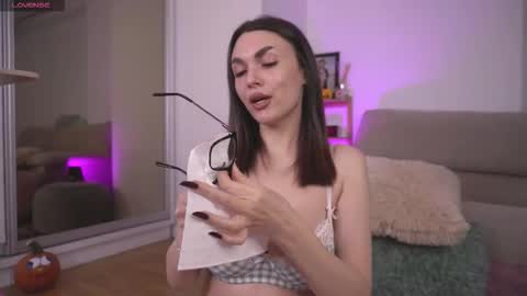 Snapshot of mona_lisss chatting on 15, 10, 2025 Mona Lisss online show from 15, 10, 2025