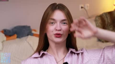 Snapshot of monabrickell chatting on 2, 10, 2025 Mona online show from 2, 10, 2025