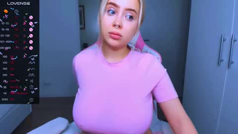 Snapshot of monalauu chatting on 14, 12, 2024 online show from 14, 12, 2024