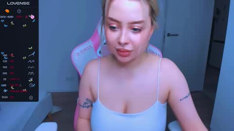 Snapshot of monalauu chatting on 27, 2, 2025 online show from 27, 2, 2025