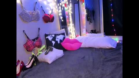 Snapshot of monica_lily chatting on 25, 6, 2026 Monica online show from 25, 6, 2026