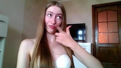 Snapshot of monica_tamayo chatting on 7, 5, 2026 Monica online show from 7, 5, 2026