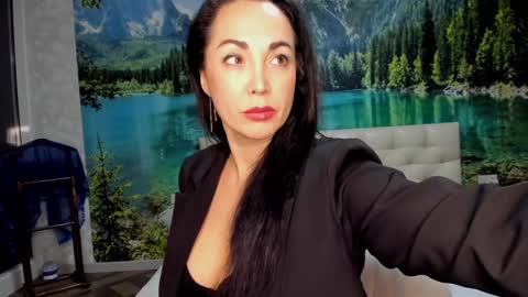 Snapshot of monica_weisss chatting on 1, 2, 2025 monica_weisss online show from 1, 2, 2025