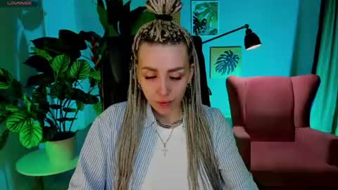 Snapshot of monicariley chatting on 19, 6, 2026 monicariley online show from 19, 6, 2026