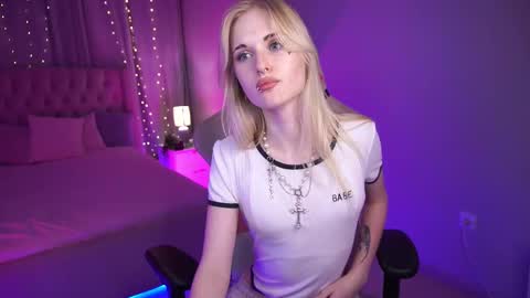 Snapshot of monicavelen chatting on 23, 9, 2025 Monica online show from 23, 9, 2025