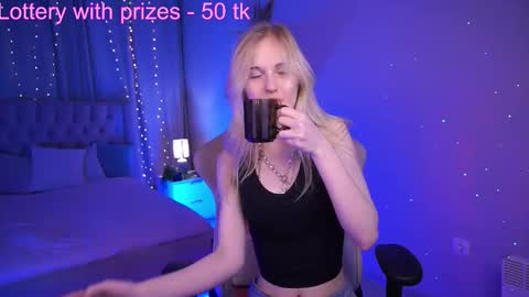 Snapshot of monicavelen chatting on 25, 9, 2025 Monica online show from 25, 9, 2025