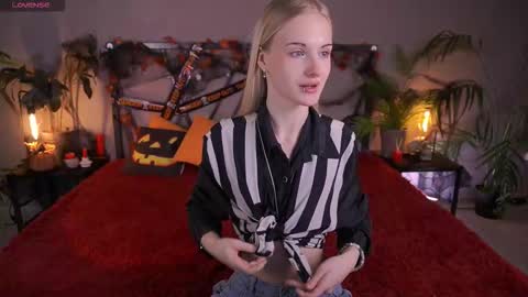 Snapshot of monicavelen chatting on 23, 10, 2025 Monica online show from 23, 10, 2025