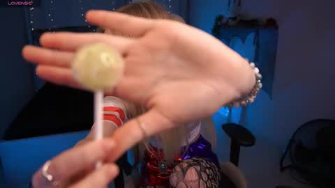 Snapshot of monicavelen chatting on 25, 10, 2025 Monica online show from 25, 10, 2025