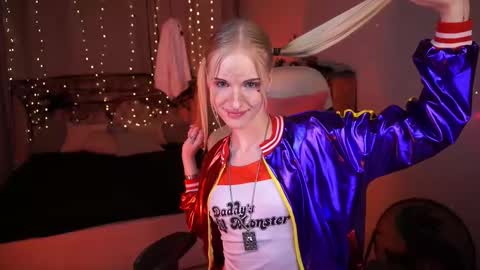 Snapshot of monicavelen chatting on 28, 10, 2025 Monica online show from 28, 10, 2025