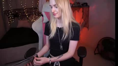 Snapshot of monicavelen chatting on 29, 10, 2025 Monica online show from 29, 10, 2025