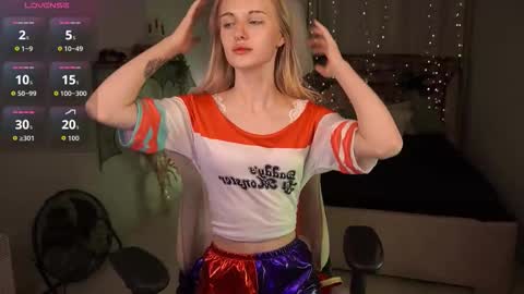 Snapshot of monicavelen chatting on 2, 11, 2025 Monica online show from 2, 11, 2025