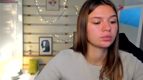 Monika online show from 4, 10, 2025