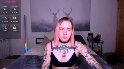 Snapshot of monikalowww chatting on 22, 10, 2025 monikalowww online show from 22, 10, 2025