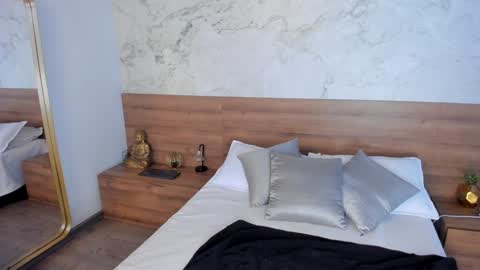 Snapshot of moniquemilff chatting on 10, 1, 2025 Monique  online show from 10, 1, 2025