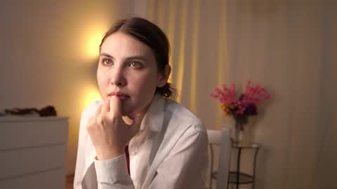 Snapshot of monniewisener chatting on 12, 11, 2025 Jenny online show from 12, 11, 2025