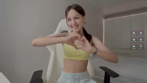 Snapshot of monnymoonn chatting on 23, 10, 2025 Mary online show from 23, 10, 2025