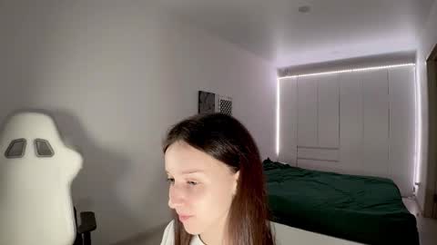 Snapshot of monnymoonn chatting on 30, 10, 2025 Mary online show from 30, 10, 2025