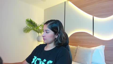 Snapshot of monserrat_blanco chatting on 28, 9, 2025 M O N S E online show from 28, 9, 2025