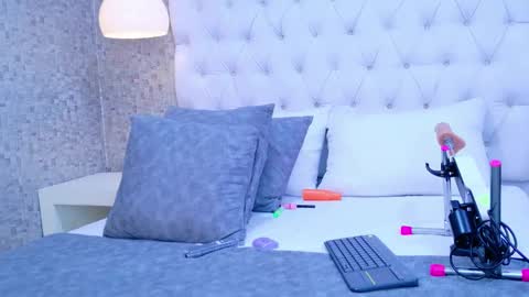 MonserratPeter online show from 3, 12, 2025