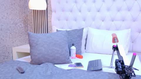 MonserratPeter online show from 13, 12, 2025