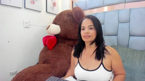 Snapshot of monserratvega chatting on 22, 5, 2026 Monserrat online show from 22, 5, 2026