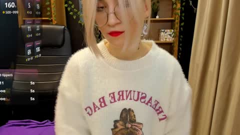 Snapshot of moon13152 chatting on 6, 12, 2024 Katrin online show from 6, 12, 2024