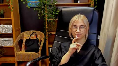 Snapshot of moon13152 chatting on 7, 12, 2024 Katrin online show from 7, 12, 2024