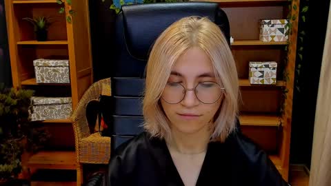 Snapshot of moon13152 chatting on 7, 12, 2024 Katrin online show from 7, 12, 2024