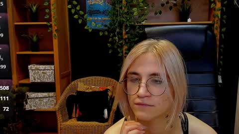 Snapshot of moon13152 chatting on 8, 12, 2024 Katrin online show from 8, 12, 2024