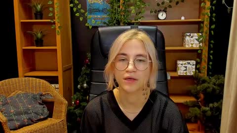 Snapshot of moon13152 chatting on 10, 12, 2024 Katrin online show from 10, 12, 2024