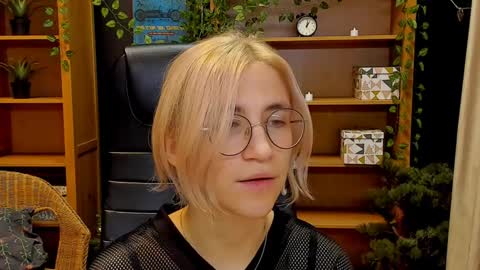 Snapshot of moon13152 chatting on 10, 12, 2024 Katrin online show from 10, 12, 2024