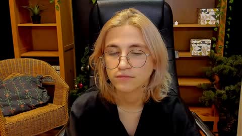 Snapshot of moon13152 chatting on 11, 12, 2024 Katrin online show from 11, 12, 2024