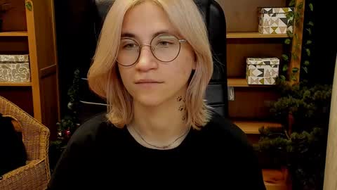 Snapshot of moon13152 chatting on 12, 12, 2024 Katrin online show from 12, 12, 2024