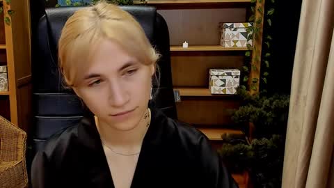 Snapshot of moon13152 chatting on 14, 12, 2024 Katrin online show from 14, 12, 2024