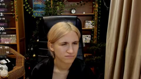 Snapshot of moon13152 chatting on 15, 12, 2024 Katrin online show from 15, 12, 2024