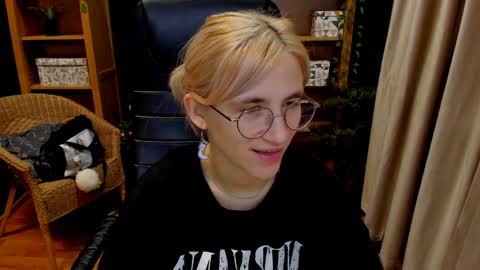 Snapshot of moon13152 chatting on 15, 12, 2024 Katrin online show from 15, 12, 2024