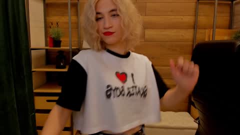 Snapshot of moon13152 chatting on 16, 12, 2024 Katrin online show from 16, 12, 2024