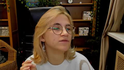 Snapshot of moon13152 chatting on 21, 12, 2024 Katrin online show from 21, 12, 2024