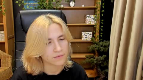 Snapshot of moon13152 chatting on 23, 12, 2024 Katrin online show from 23, 12, 2024