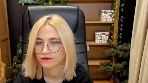 Snapshot of moon13152 chatting on 24, 12, 2024 Katrin online show from 24, 12, 2024