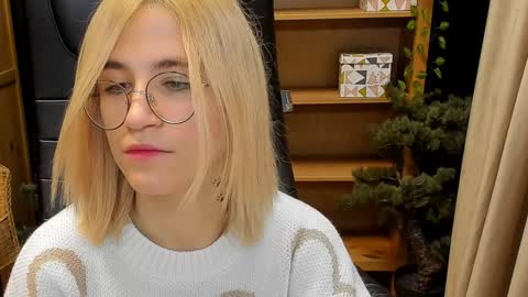 Snapshot of moon13152 chatting on 26, 12, 2024 Katrin online show from 26, 12, 2024