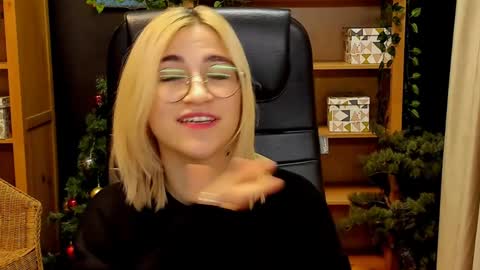 Snapshot of moon13152 chatting on 30, 12, 2024 Katrin online show from 30, 12, 2024