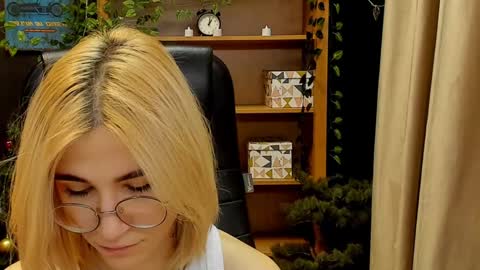 Snapshot of moon13152 chatting on 31, 12, 2024 Katrin online show from 31, 12, 2024