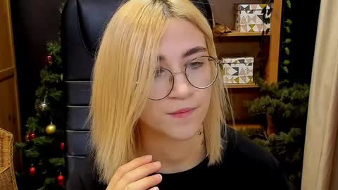 Snapshot of moon13152 chatting on 31, 12, 2024 Katrin online show from 31, 12, 2024