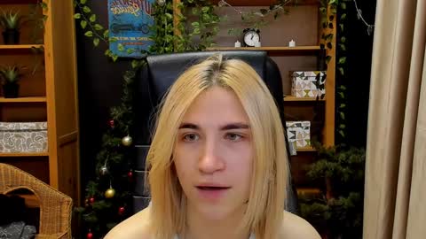 Snapshot of moon13152 chatting on 2, 1, 2025 Katrin online show from 2, 1, 2025