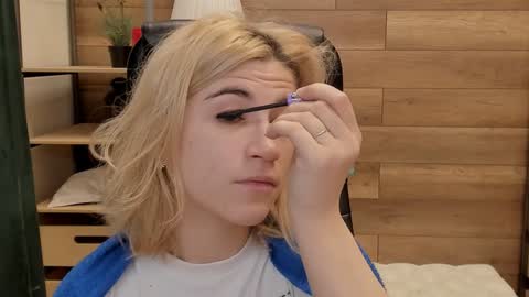 Snapshot of moon13152 chatting on 2, 1, 2025 Katrin online show from 2, 1, 2025