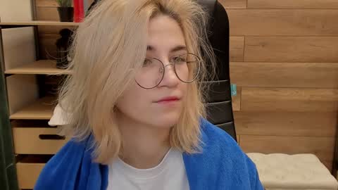 Snapshot of moon13152 chatting on 2, 1, 2025 Katrin online show from 2, 1, 2025